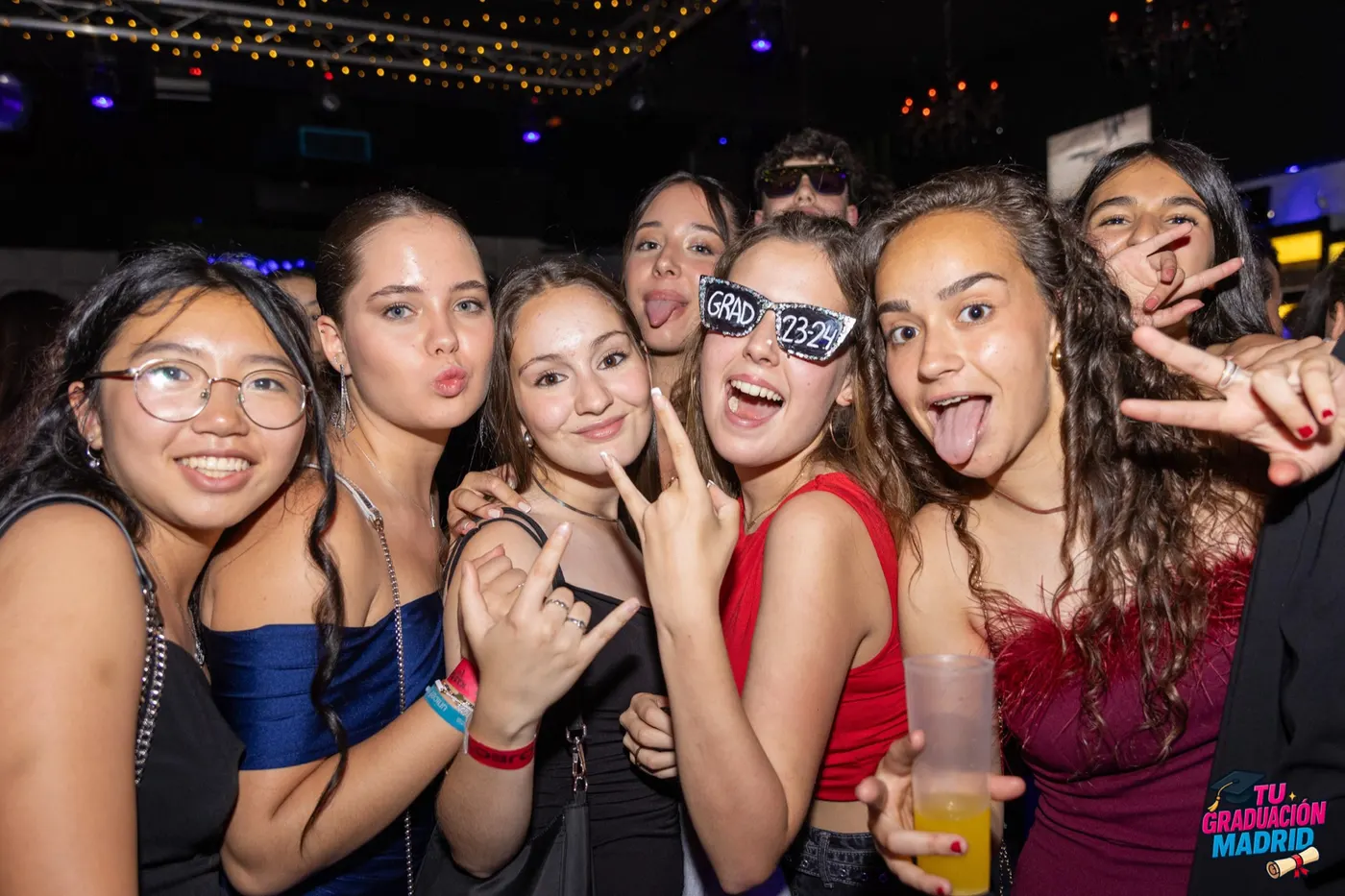 Fiesta de graduación con barra libre y DJ